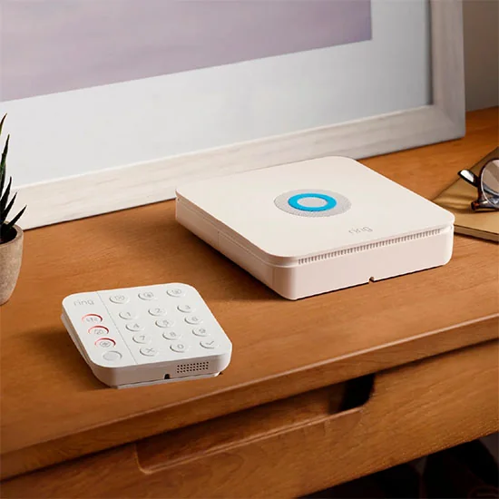 Ring Alarm base station ja näppäimistö asennettuna kotiin